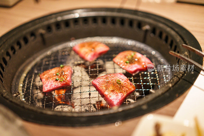 Yakiniku -在Yakiniku餐厅烤肉